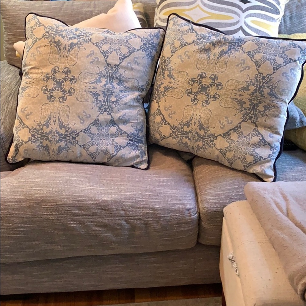 Accent pillow